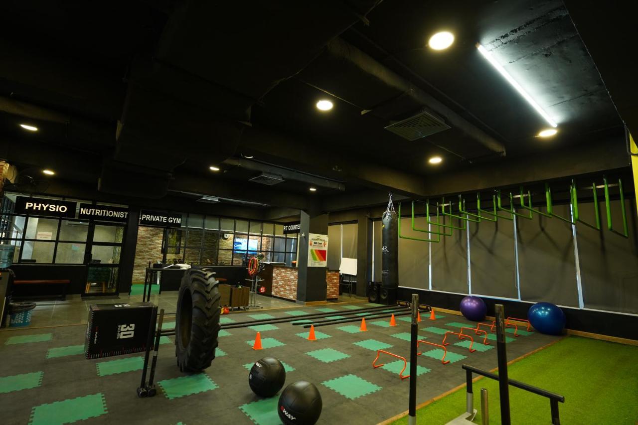 Oxygym Club Hotel & Suites Faisalabad Esterno foto