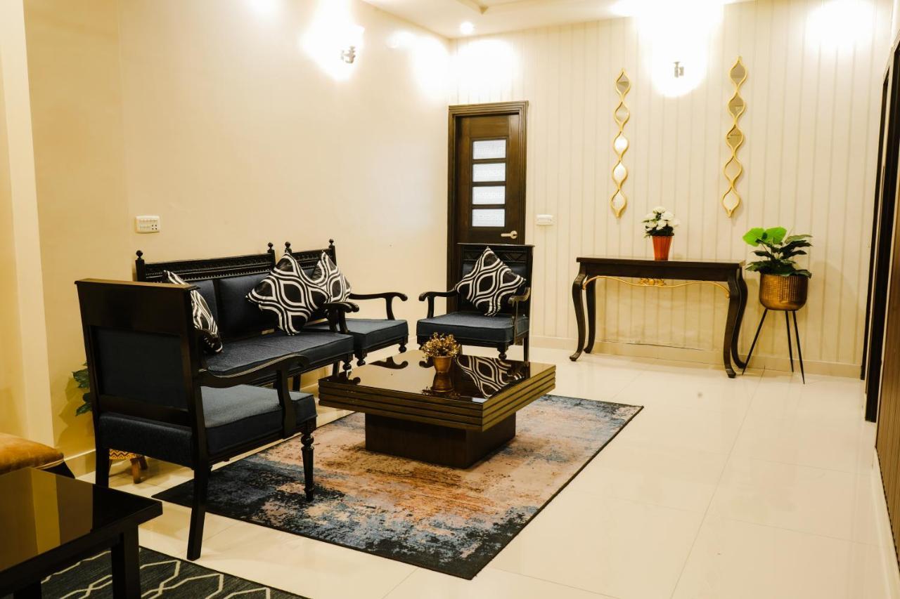 Oxygym Club Hotel & Suites Faisalabad Esterno foto