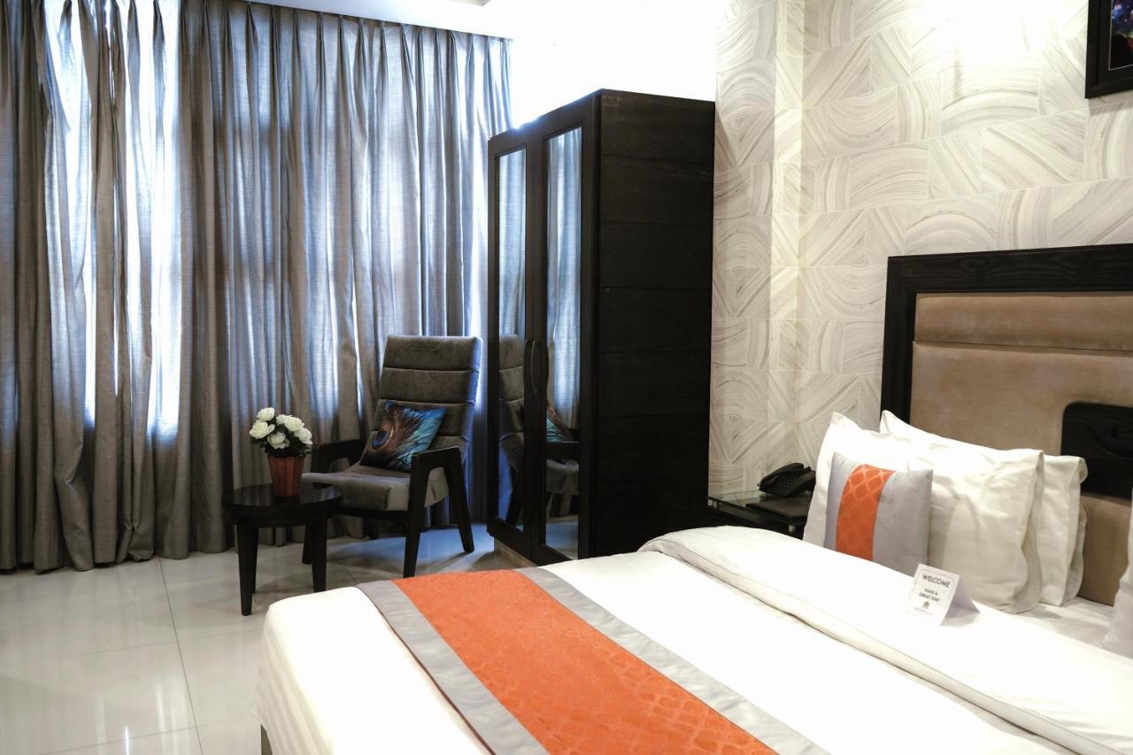 Oxygym Club Hotel & Suites Faisalabad Esterno foto