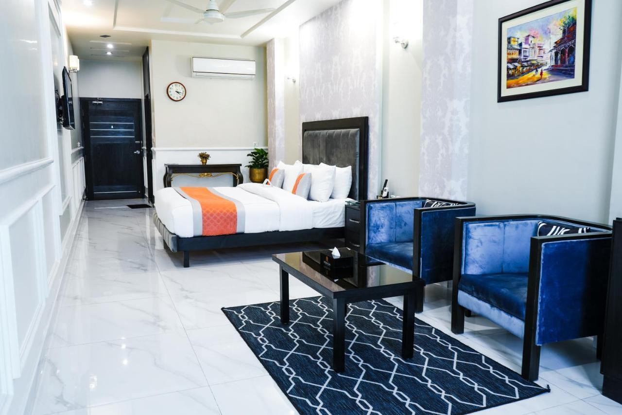 Oxygym Club Hotel & Suites Faisalabad Esterno foto