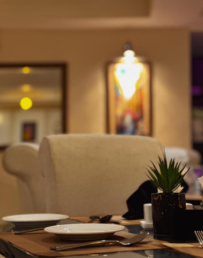 Oxygym Club Hotel & Suites Faisalabad Esterno foto