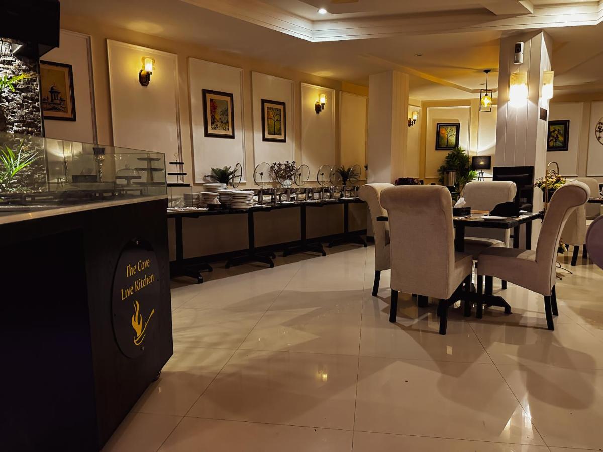 Oxygym Club Hotel & Suites Faisalabad Esterno foto