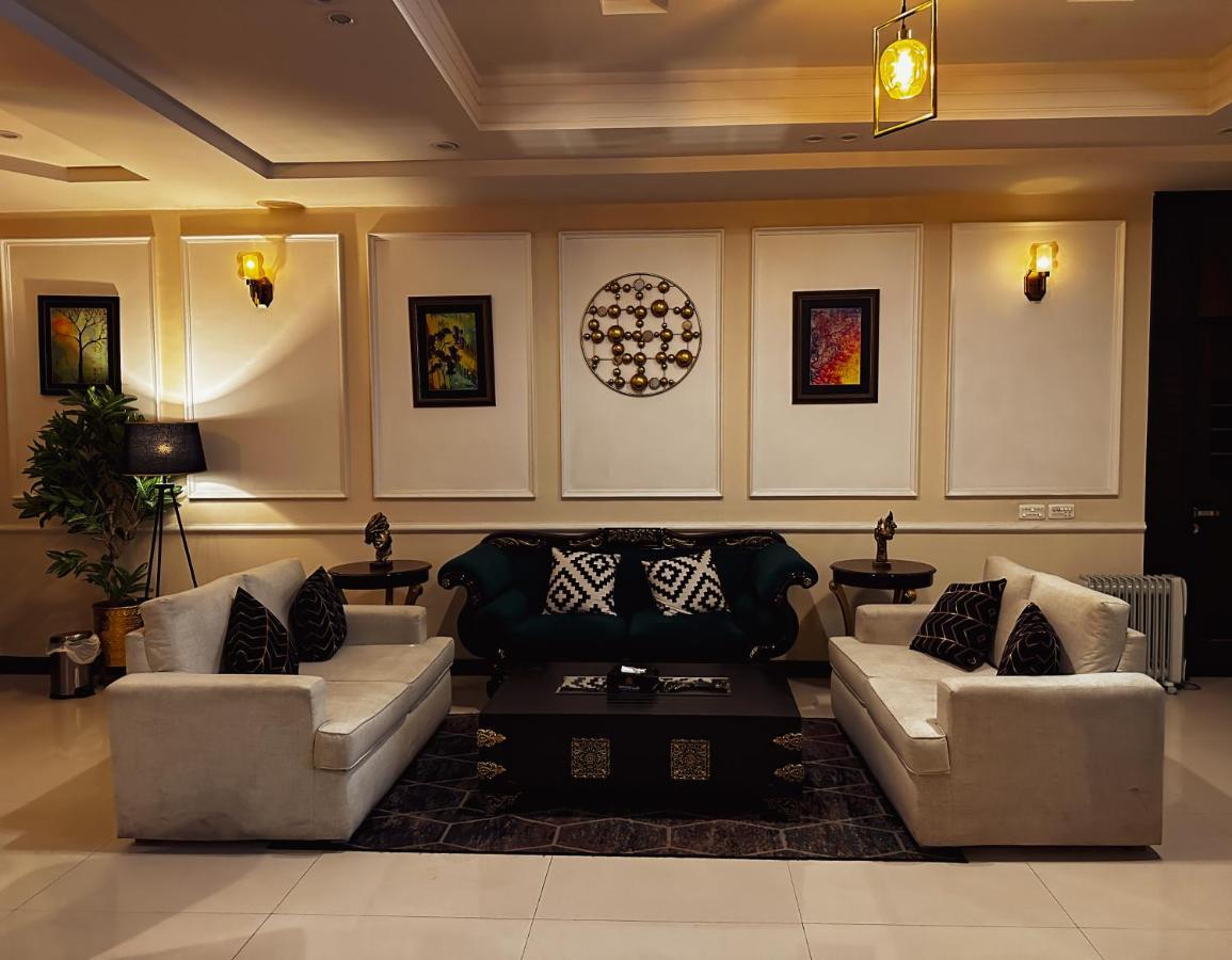 Oxygym Club Hotel & Suites Faisalabad Esterno foto