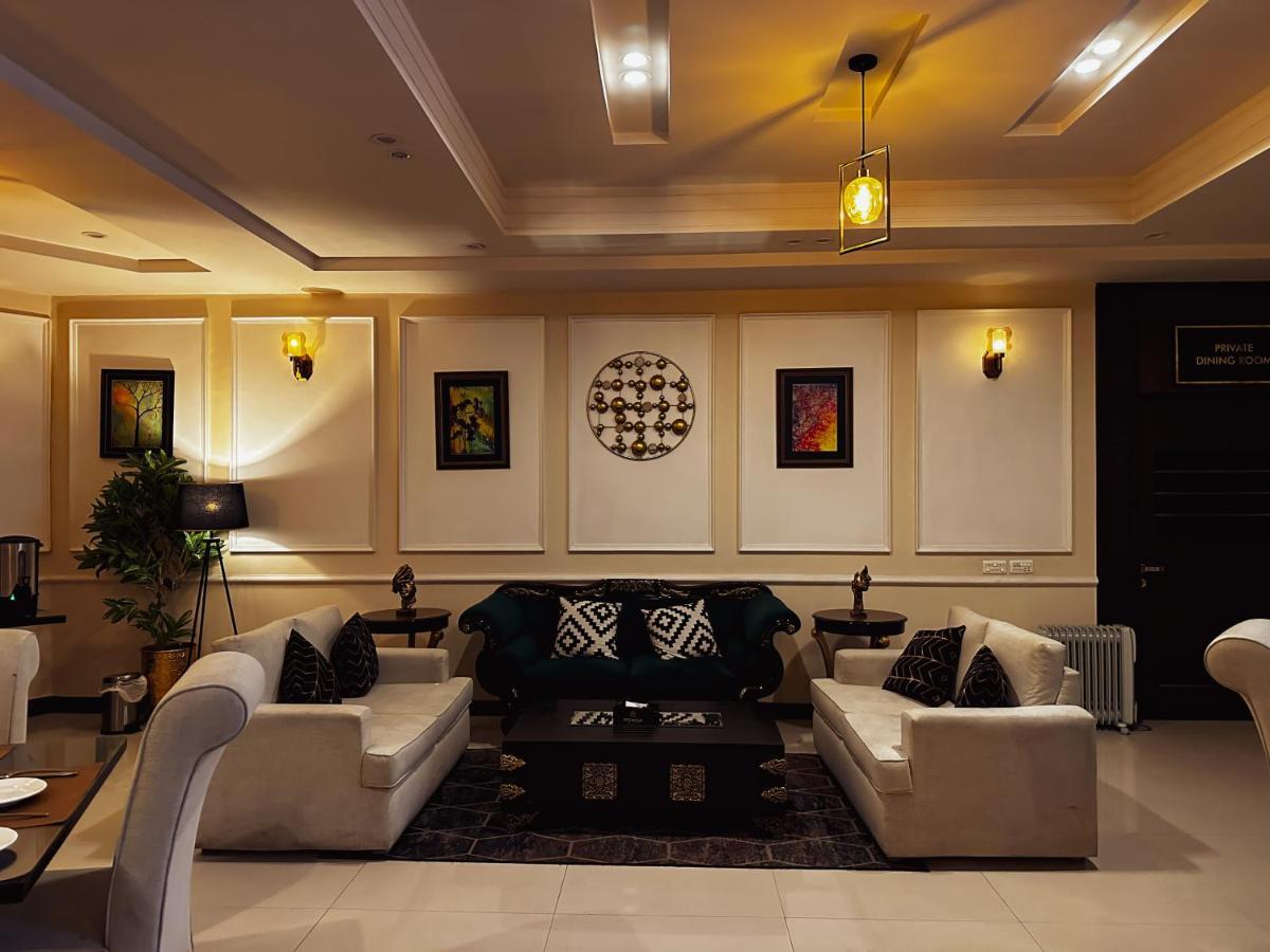 Oxygym Club Hotel & Suites Faisalabad Esterno foto
