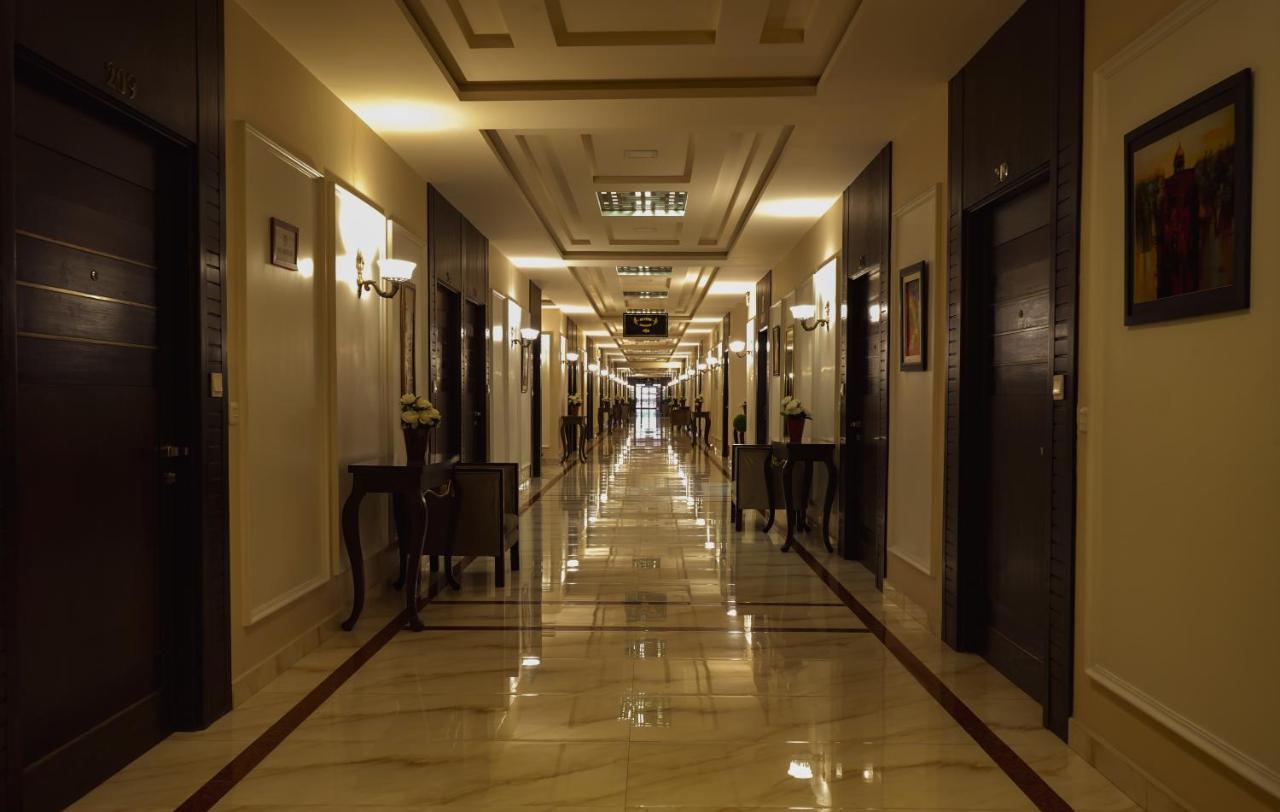 Oxygym Club Hotel & Suites Faisalabad Esterno foto