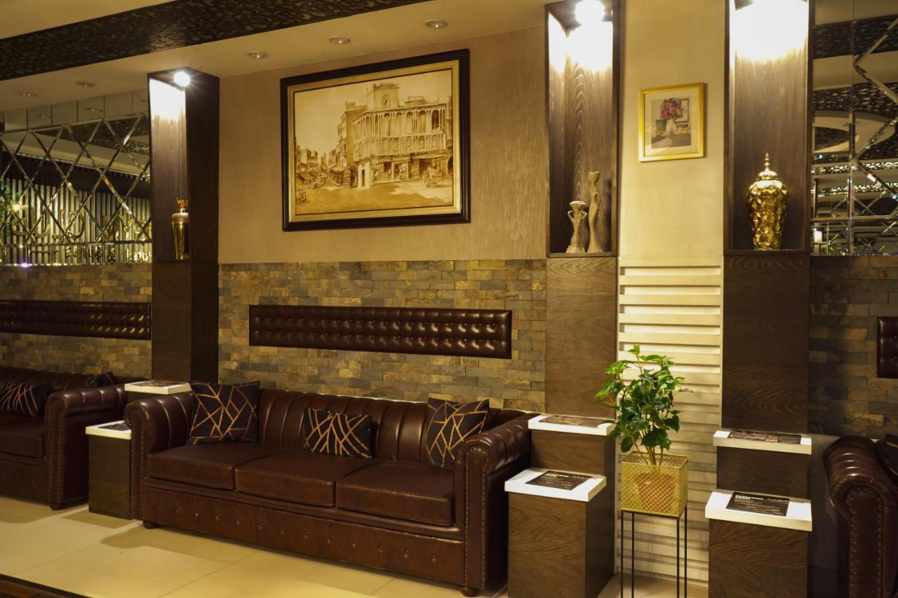 Oxygym Club Hotel & Suites Faisalabad Esterno foto