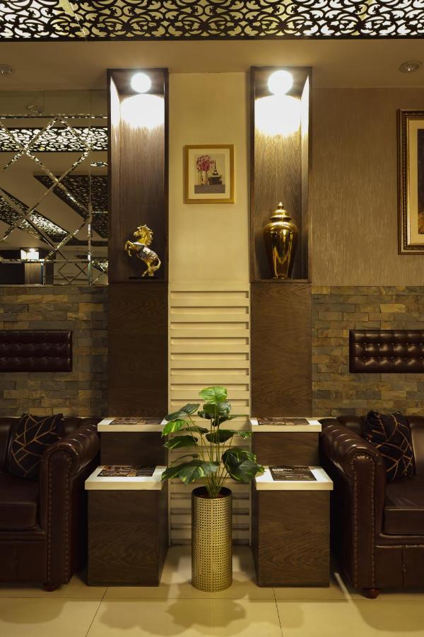 Oxygym Club Hotel & Suites Faisalabad Esterno foto